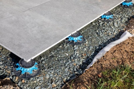 Terrasse en b&eacute;ton : les &eacute;tapes cl&eacute;s pour une r&eacute;alisation durable