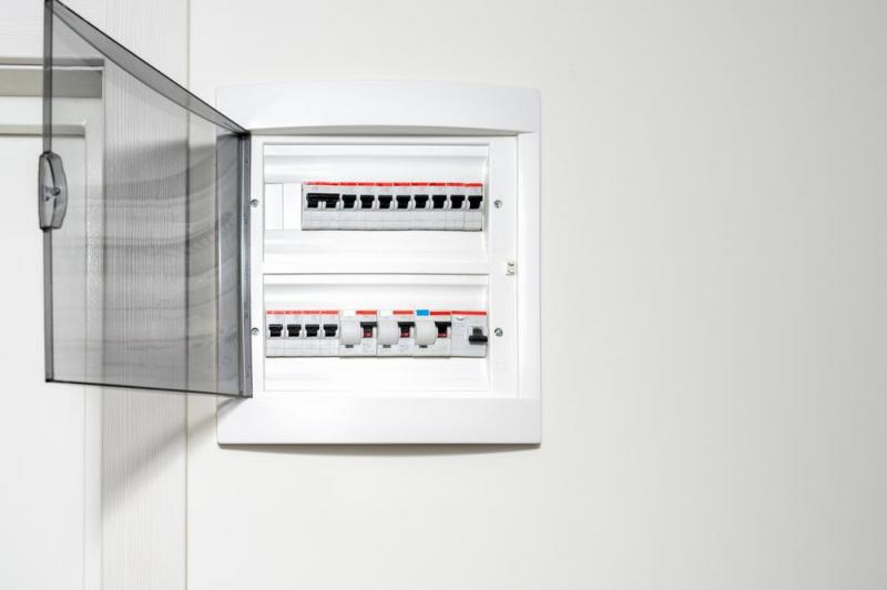 Choisir un &eacute;lectricien : les crit&egrave;res pour un projet r&eacute;ussi