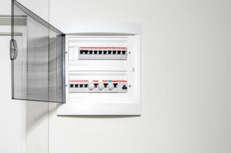 Choisir un &eacute;lectricien : les crit&egrave;res pour un projet r&eacute;ussi